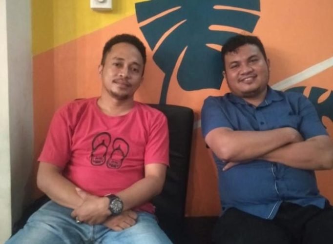 Adv. Adiarsa, S.H., MH (Baju Biru) & Adv. Ld Musaharin, S.H (Baju Merah)